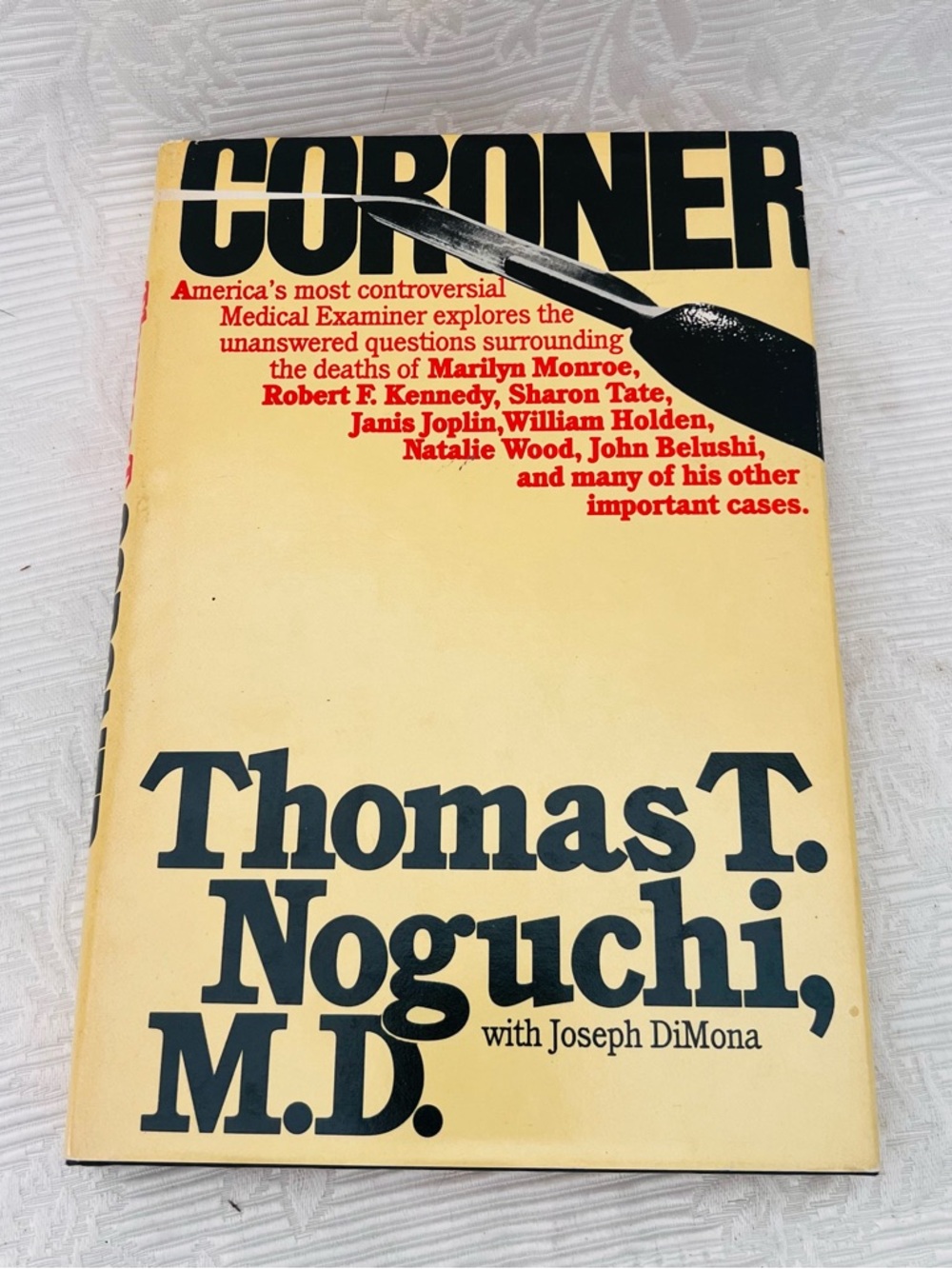 CORONER THOMAS T.
NOGUCHI MD QUESTIONS OF FAMOUS DEATHS HC BOOK
1983 1ST EDITION